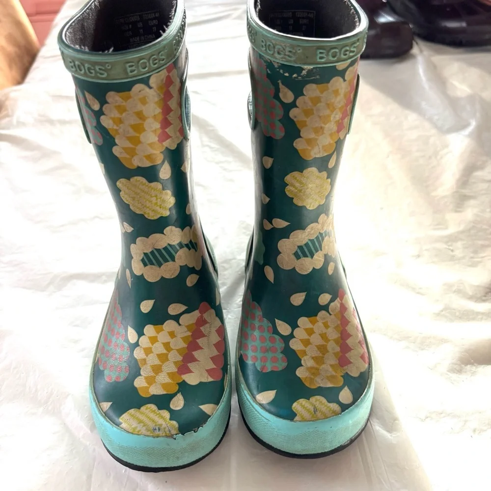 Bogs Skipper Cloud Rain boots Blue and Yellow Floral SZ 11 Worn